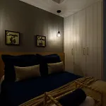 Omar do Rio: Qto e Sala a 200m da Praia de Copacabana, c/ Internet 350mbps e Smart TV (NSC 782/504)
