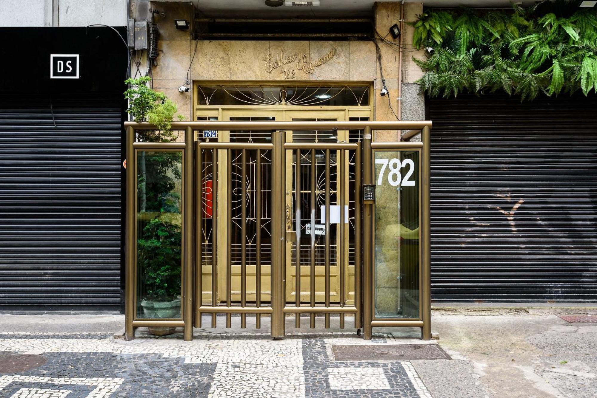 Apartamento 1 A 200m Da Copacabana | Nsc 782/504 *